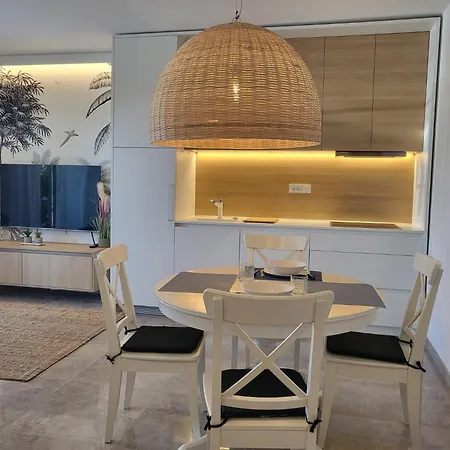 Coco De Luxe Apartment *